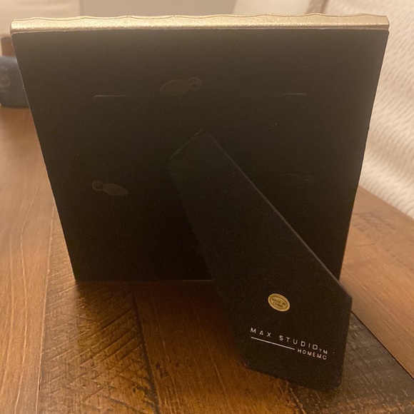 Max Studio Home 4x4 gold picture frame - Picture 4 of 6